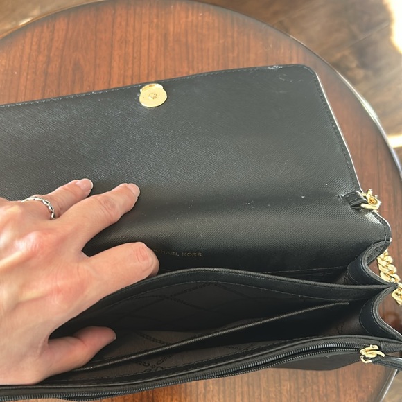 Michael Kors black purse with adjustabletable strap and gold chain. - Picture 7 of 9